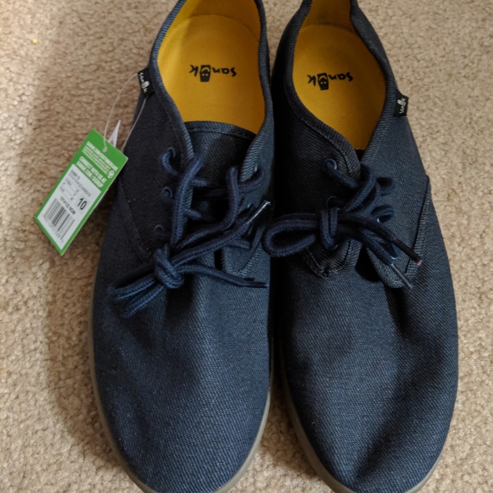 Comfortable tennis shoes